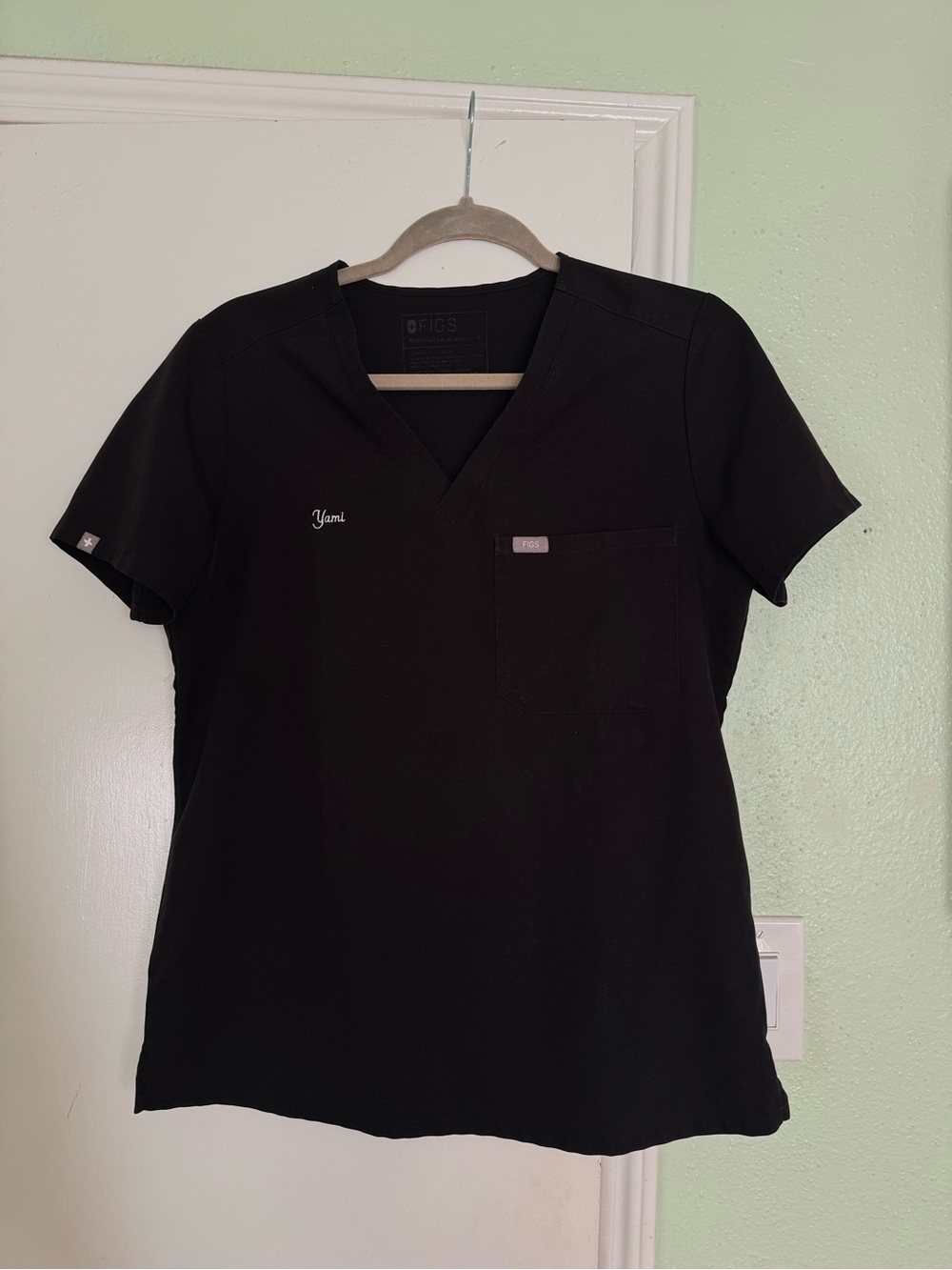 FIGS Women’s Catarina Scrub Top in Small